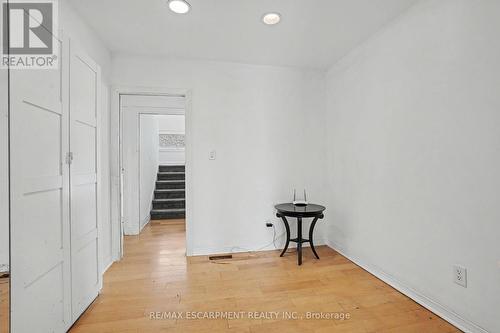 100 Hardale Crescent, Hamilton, ON - Indoor Photo Showing Other Room