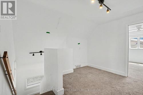 100 Hardale Crescent, Hamilton, ON - Indoor Photo Showing Other Room