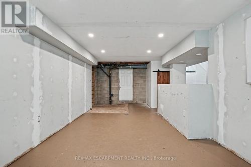 100 Hardale Crescent, Hamilton, ON - Indoor Photo Showing Other Room