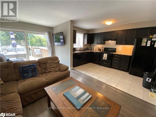 63 Sydenham, Barrie, ON - Indoor Photo Showing Living Room