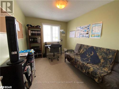 63 Sydenham, Barrie, ON - Indoor Photo Showing Living Room