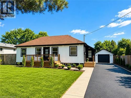 92 FAIRVIEW Drive  Brantford, ON N3R 2W9