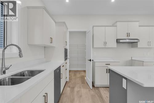 207 Amisk Way, Saskatoon, SK - Indoor Photo Showing Kitchen With Double Sink With Upgraded Kitchen