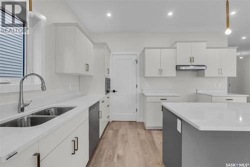 207 Amisk Way, Saskatoon, SK - Indoor Photo Showing Kitchen With Double Sink With Upgraded Kitchen