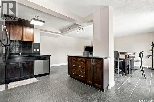 205 320 5Th Avenue N, Saskatoon, SK - Indoor Photo Showing Kitchen