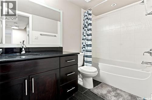 205 320 5Th Avenue N, Saskatoon, SK - Indoor Photo Showing Bathroom