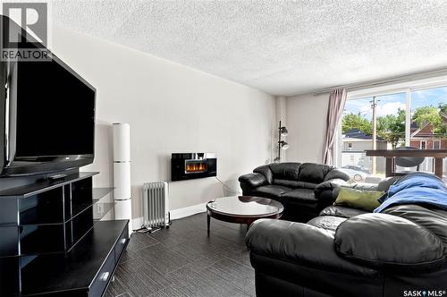 205 320 5Th Avenue N, Saskatoon, SK - Indoor Photo Showing Living Room