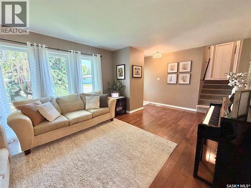 9 Gibson Bay, Yorkton, SK - Indoor Photo Showing Living Room