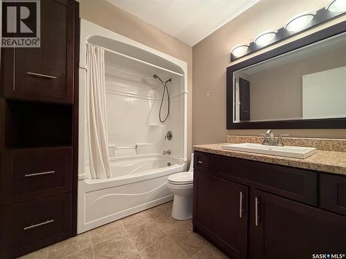9 Gibson Bay, Yorkton, SK - Indoor Photo Showing Bathroom