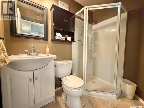 9 Gibson Bay, Yorkton, SK - Indoor Photo Showing Bathroom