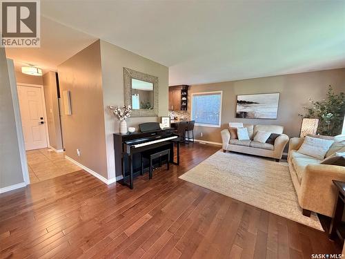 9 Gibson Bay, Yorkton, SK - Indoor Photo Showing Living Room