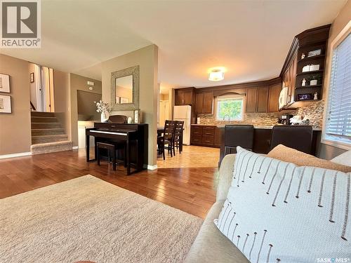 9 Gibson Bay, Yorkton, SK - Indoor Photo Showing Living Room