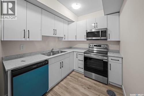 559 Kalra Street, Saskatoon, SK - Indoor Photo Showing Kitchen With Double Sink