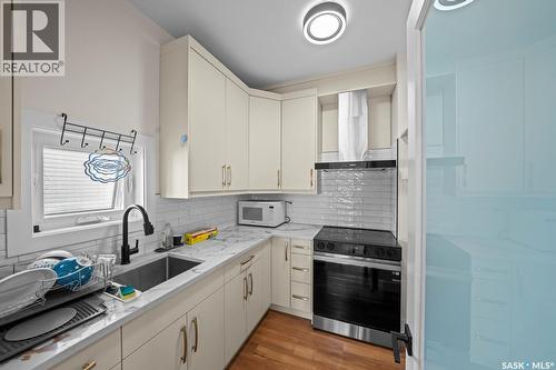 559 Kalra Street, Saskatoon, SK - Indoor Photo Showing Kitchen With Upgraded Kitchen