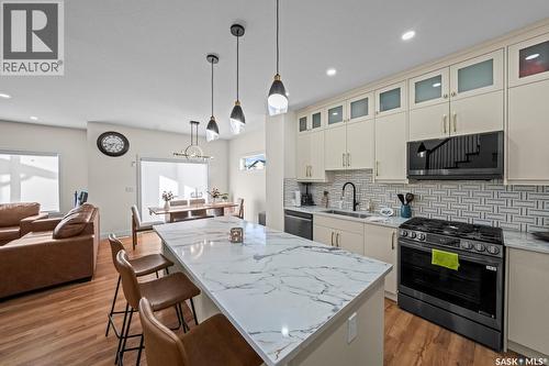 559 Kalra Street, Saskatoon, SK - Indoor Photo Showing Kitchen With Upgraded Kitchen