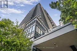 404 - 28 LINDEN STREET  Toronto, ON M4Y 0A4