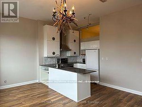 904 - 700 KING STREET W , Toronto, Ontario M5V 2Y6 2
