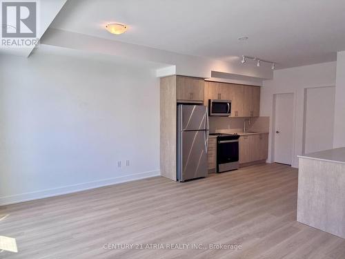 28 Alpine Symphony Path, Oshawa, ON - Indoor Photo Showing Kitchen