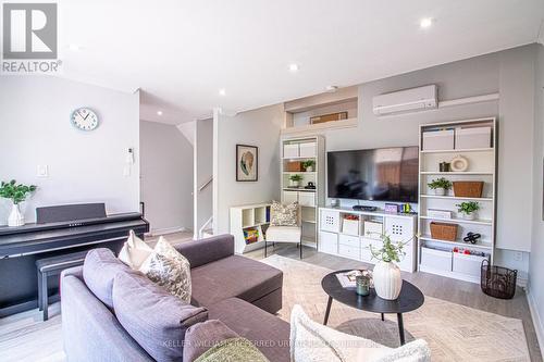 60 Springfair Avenue, Aurora, ON - Indoor Photo Showing Living Room