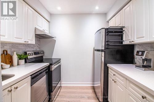 60 Springfair Avenue, Aurora, ON - Indoor Photo Showing Kitchen