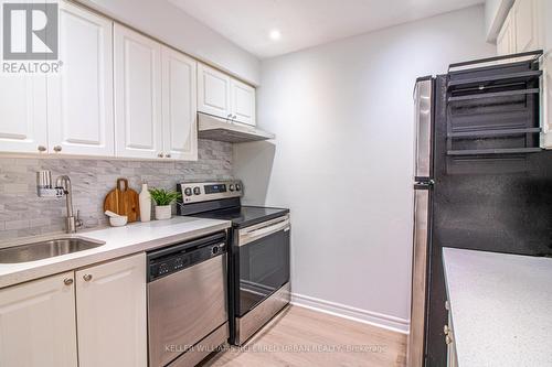 60 Springfair Avenue, Aurora, ON - Indoor Photo Showing Kitchen