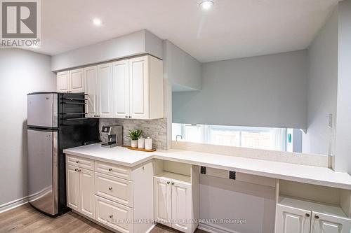 60 Springfair Avenue, Aurora, ON - Indoor Photo Showing Kitchen