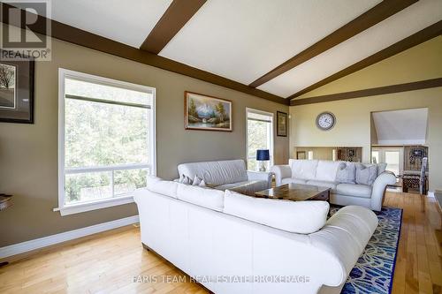 1787 Champlain Road, Tiny, ON - Indoor Photo Showing Living Room