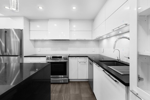 Kitchen - 3046 Le Boulevard, Montréal (Ville-Marie), QC - Indoor Photo Showing Kitchen With Upgraded Kitchen