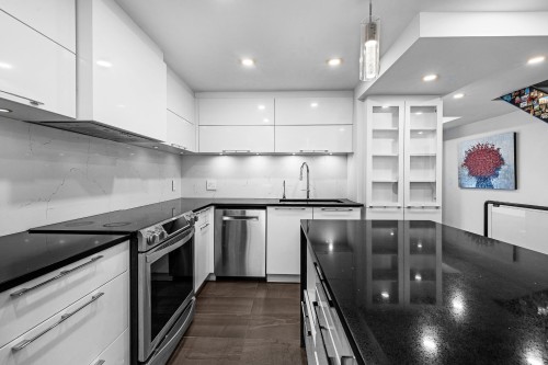 Kitchen - 3046 Le Boulevard, Montréal (Ville-Marie), QC - Indoor Photo Showing Kitchen With Upgraded Kitchen