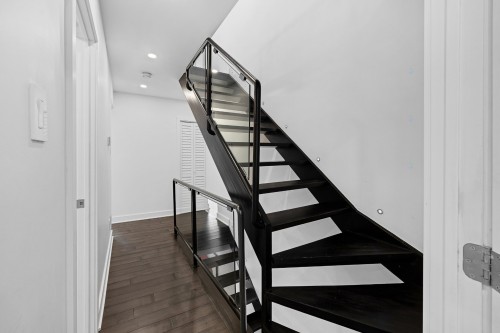 Staircase - 3046 Le Boulevard, Montréal (Ville-Marie), QC - Indoor Photo Showing Other Room