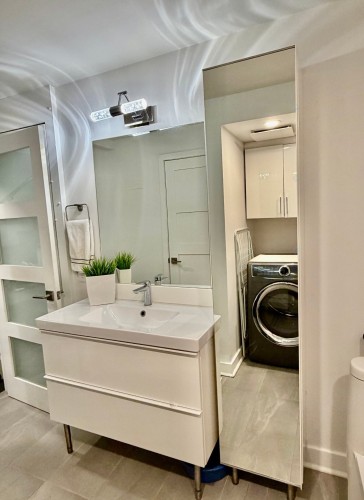 Powder room - 3046 Le Boulevard, Montréal (Ville-Marie), QC - Indoor Photo Showing Laundry Room