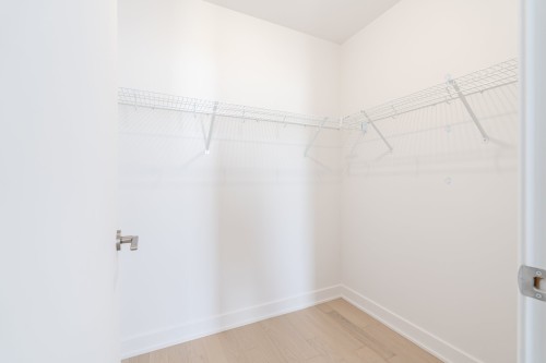 Penderie (Walk-in) - 929-505 Rue De L'Escale, Brossard, QC - Indoor With Storage
