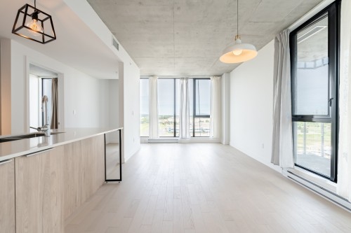 Salon - 929-505 Rue De L'Escale, Brossard, QC - Indoor
