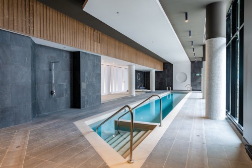 Piscine - 929-505 Rue De L'Escale, Brossard, QC - Indoor Photo Showing Other Room With In Ground Pool