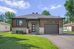 11 Rue Du Prat  Saint-Jean-Sur-Richelieu, QC J2X 2V7