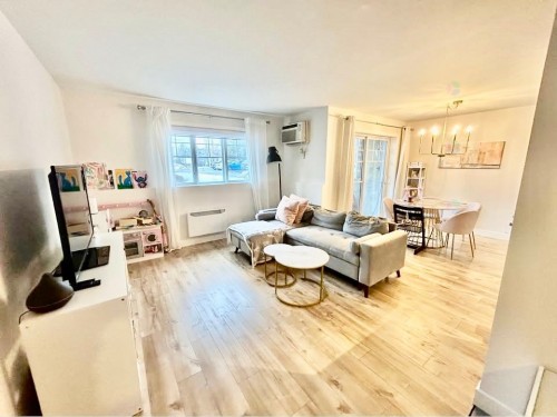 Salon - 2-8565 Place Du Charpentier, Mirabel, QC - Indoor Photo Showing Living Room