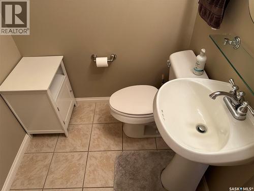 205 75 Souris Avenue, Weyburn, SK - Indoor Photo Showing Bathroom