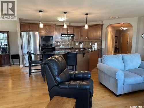 205 75 Souris Avenue, Weyburn, SK - Indoor
