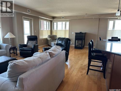 205 75 Souris Avenue, Weyburn, SK - Indoor Photo Showing Living Room