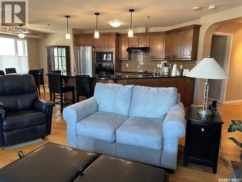 205 75 Souris Avenue, Weyburn, SK - Indoor Photo Showing Living Room