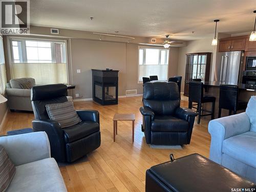 205 75 Souris Avenue, Weyburn, SK - Indoor Photo Showing Living Room