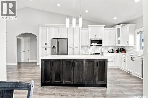 670 Fast Crescent, Saskatoon, SK - Indoor Photo Showing Kitchen With Upgraded Kitchen