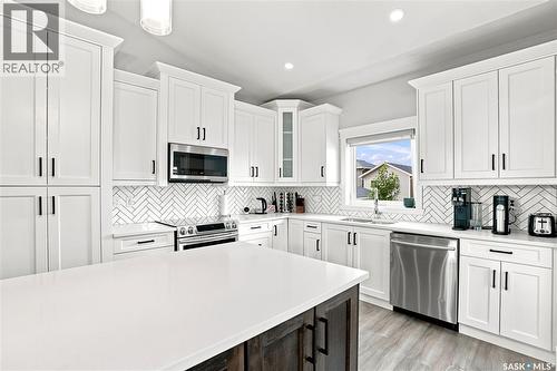 670 Fast Crescent, Saskatoon, SK - Indoor Photo Showing Kitchen With Stainless Steel Kitchen With Upgraded Kitchen