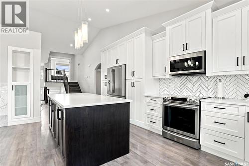 670 Fast Crescent, Saskatoon, SK - Indoor Photo Showing Kitchen With Upgraded Kitchen