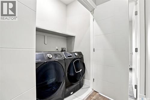 670 Fast Crescent, Saskatoon, SK - Indoor Photo Showing Laundry Room