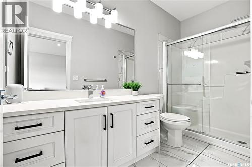 670 Fast Crescent, Saskatoon, SK - Indoor Photo Showing Bathroom
