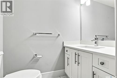 670 Fast Crescent, Saskatoon, SK - Indoor Photo Showing Bathroom