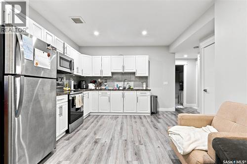 670 Fast Crescent, Saskatoon, SK - Indoor Photo Showing Kitchen