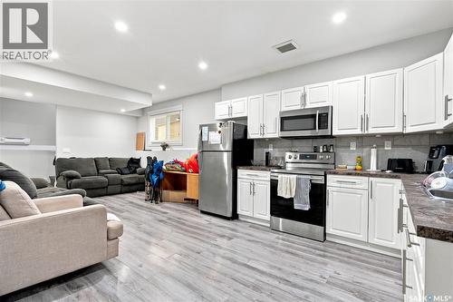 670 Fast Crescent, Saskatoon, SK - Indoor Photo Showing Kitchen