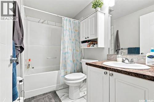 670 Fast Crescent, Saskatoon, SK - Indoor Photo Showing Bathroom